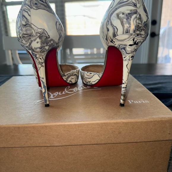 CHRISTIAN LOUBOUTIN 
Patent Marble Swirl Iriza 100 SIZE 37 1/2 - Picture 4 of 10